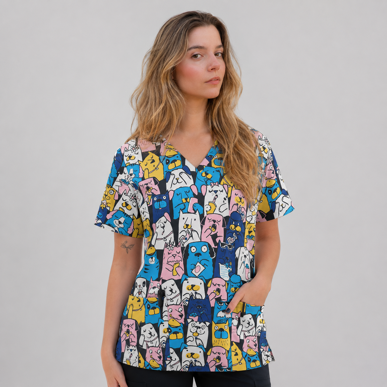 Blusa médica estampada Butter-Soft Originals — Happy Hounds Navy