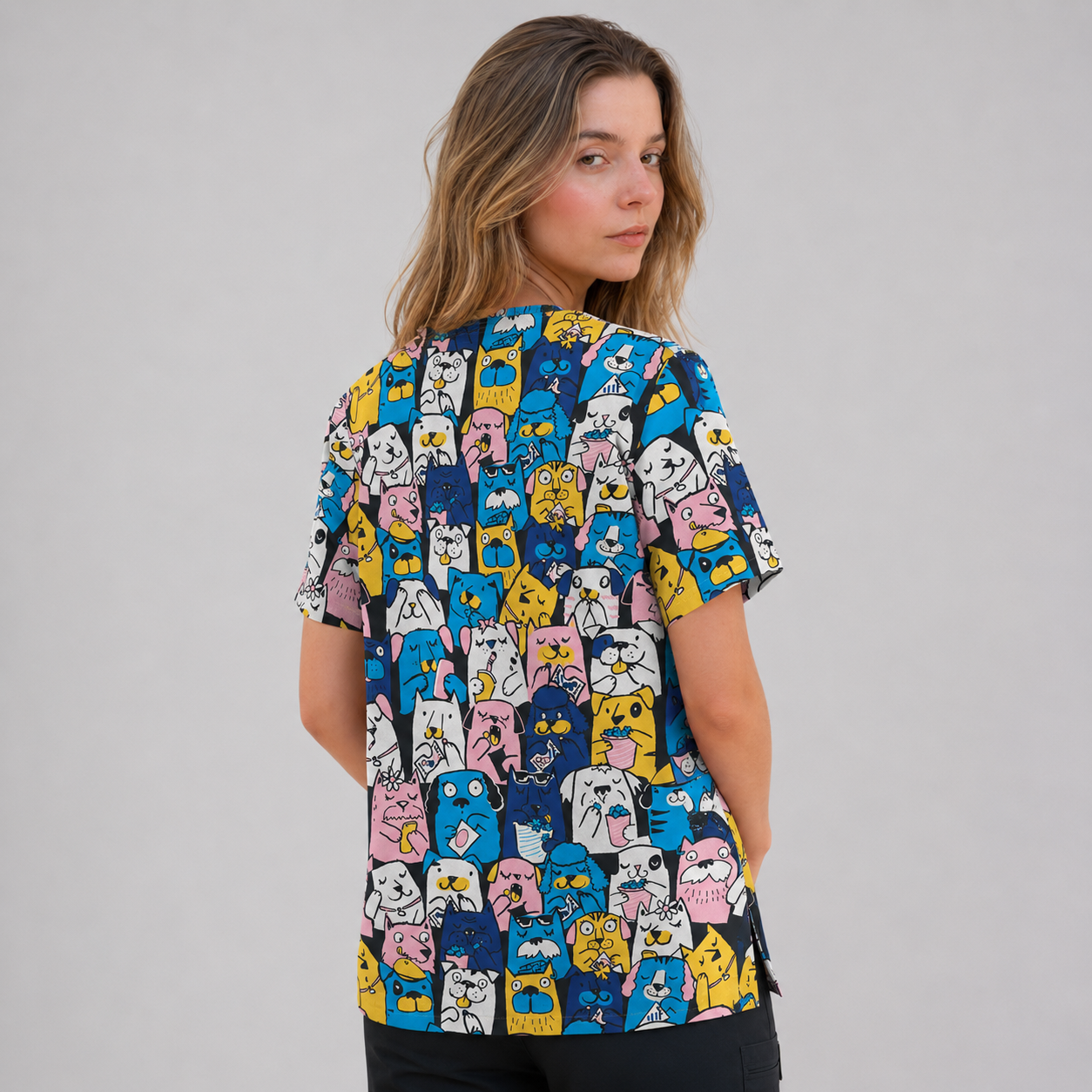 Blusa médica estampada Butter-Soft Originals — Happy Hounds Navy